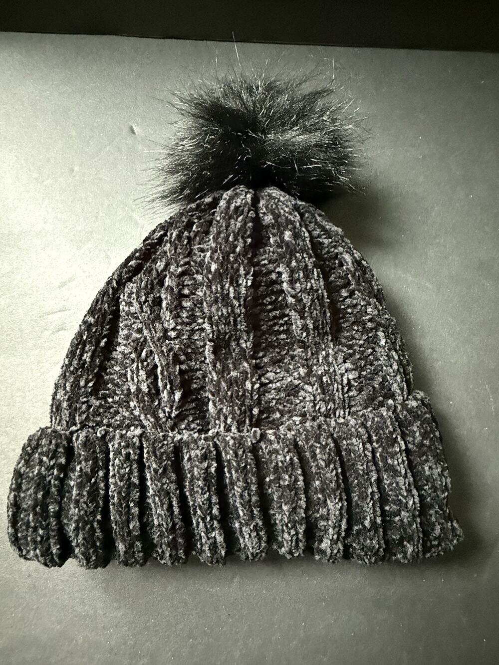 Tahari Faux Fur Pom Pom Hat Beanie Black Cable Knit Outdoor Casual Winter